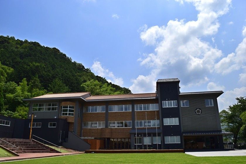 閉校した小学校を宿泊施設にした鳥取の「OOE VALLEY STAY（オオエバレーステイ）」