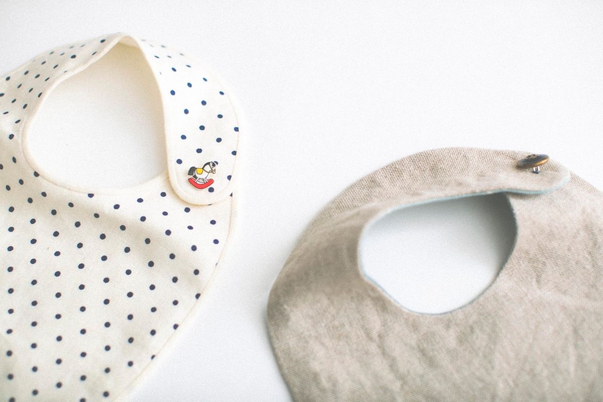 アンティークボタンのついたスタイ 3,000円