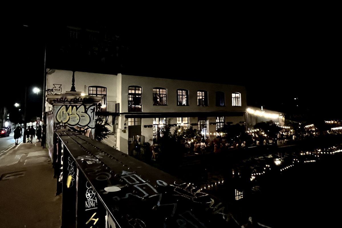 イギリスにあるゼロウェイストのレストラン「Silo（サイロ）」外観