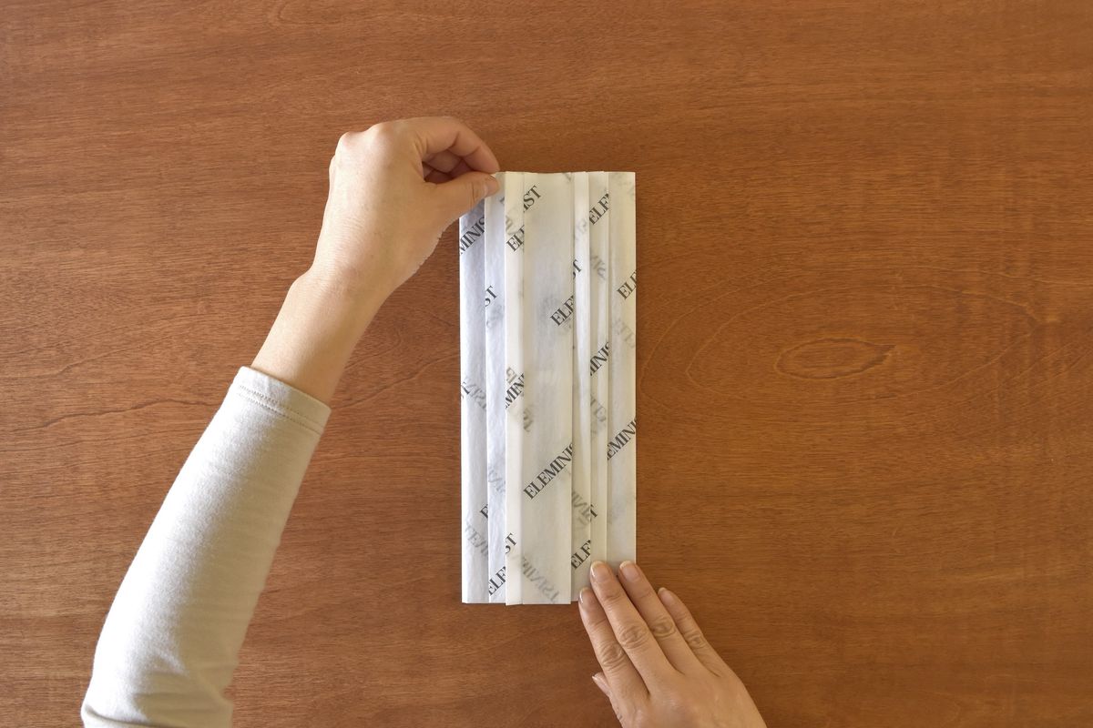 プリーツを活かしたラッピングの工程