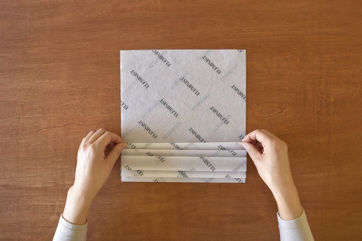 プリーツを活かしたラッピングの工程