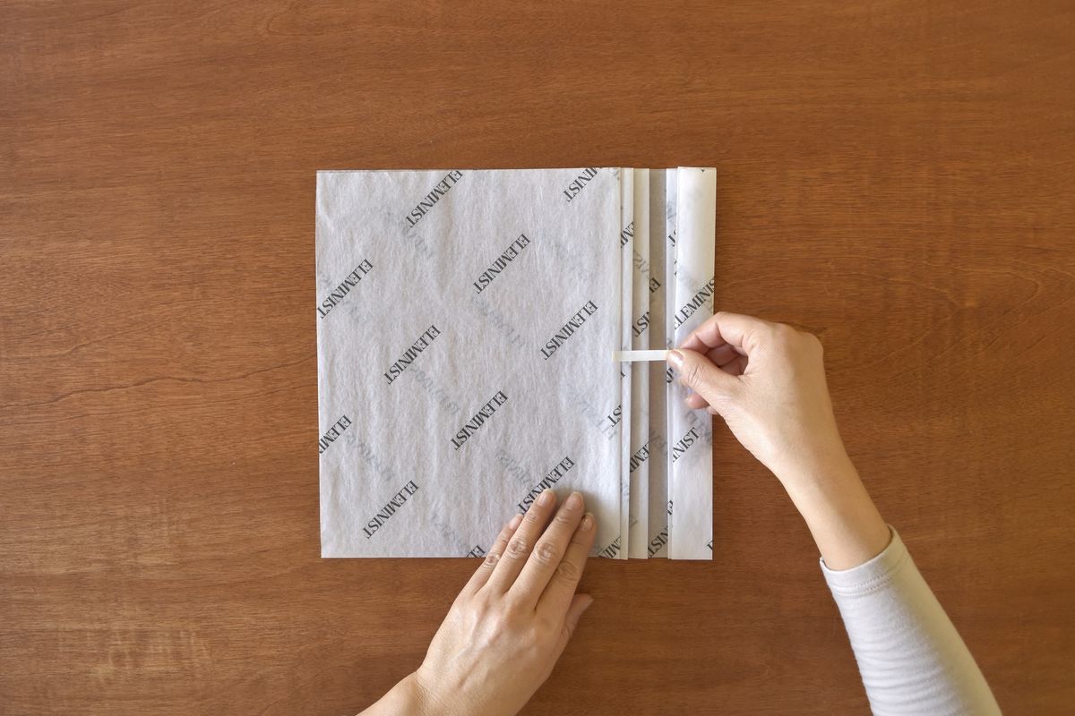 プリーツを活かしたラッピングの工程