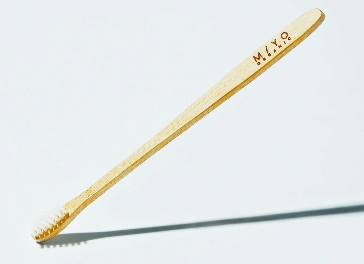 ミニマリストのおすすめ持ち物、MiYO Organicのオーガニック竹歯ブラシ