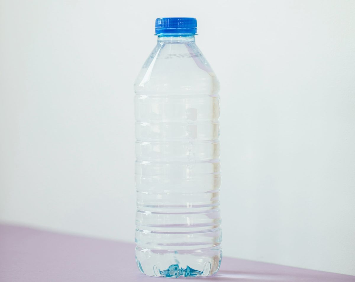 ペットボトルの水