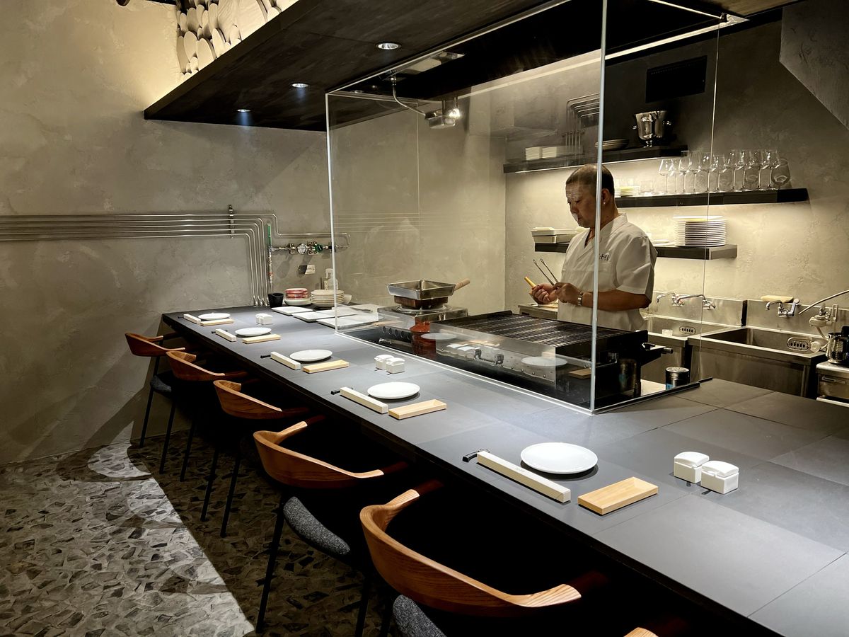 水素焼レストランicHiの店内