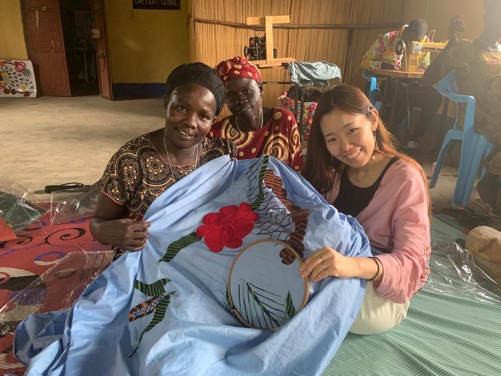 ウガンダの女性と仲本千津氏