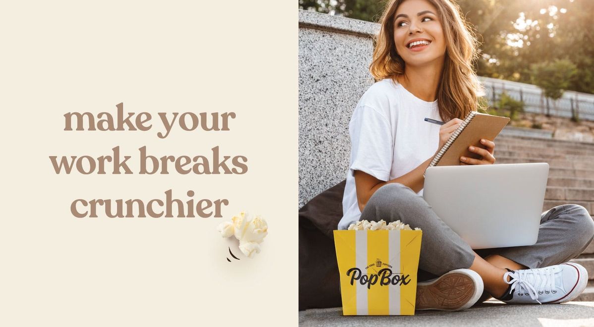 PopBoxを食べる女性
