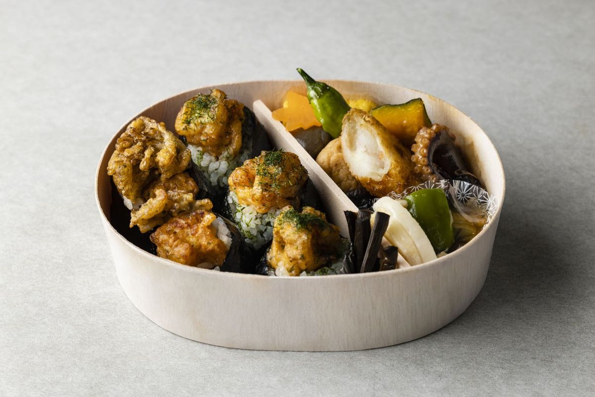 地雷也の秋のすじ青のり天むす弁当