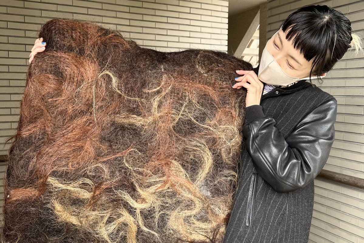 ヘアサロンで出た人の髪の毛を集めてつくったマット