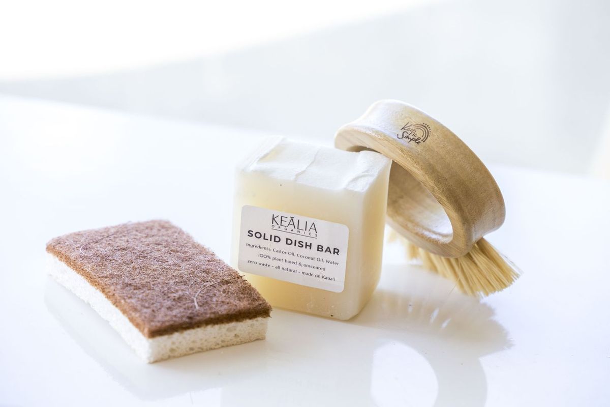 ハワイで見つけた竹製スポンジ、キッチン用固形石けん、野菜ブラシ