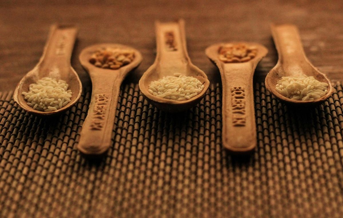 並べられたスプーン