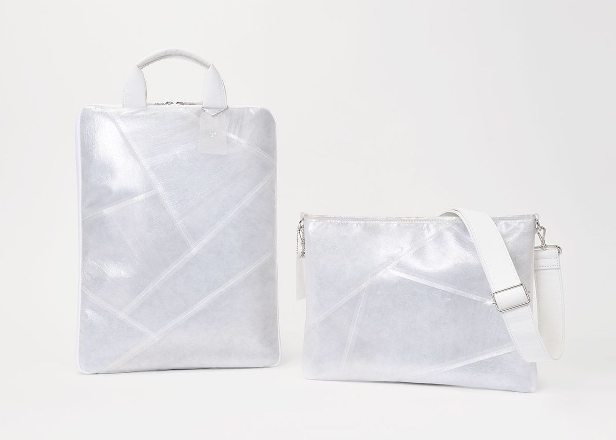 プラスティシティ新作バッグ