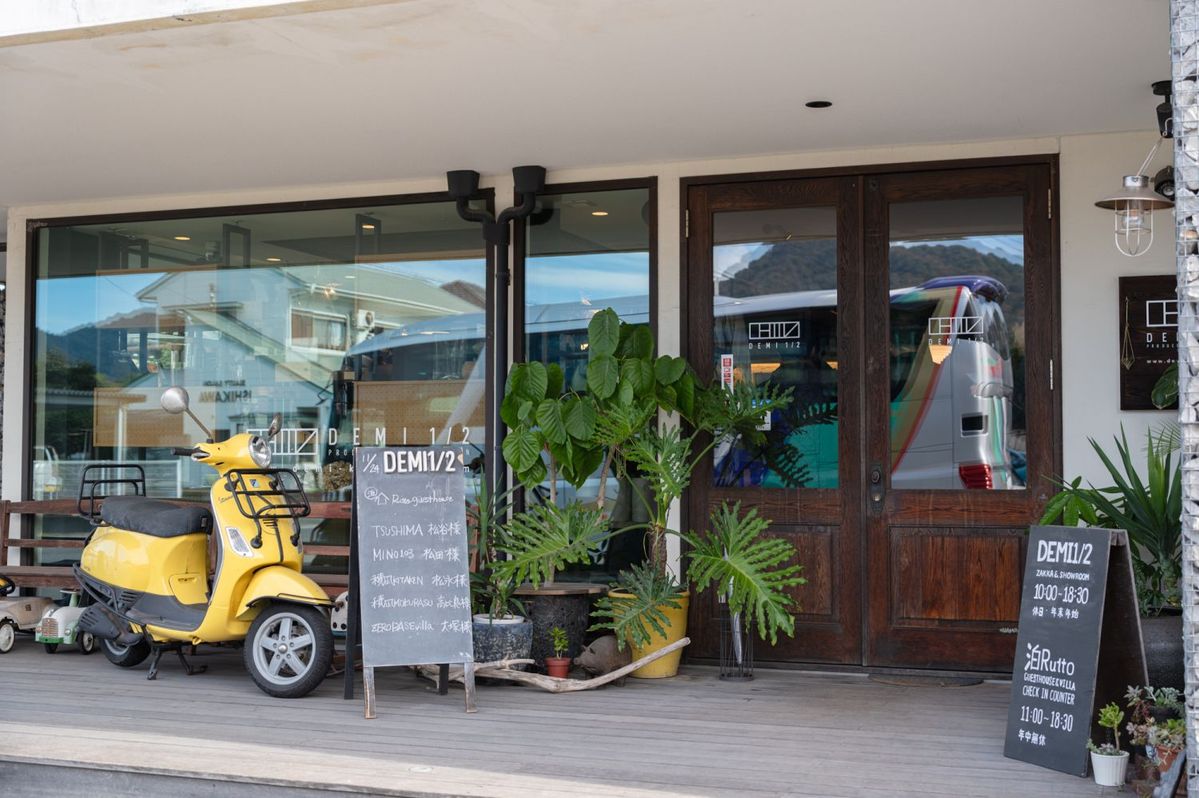 香川県三豊市のインテリア雑貨＆ショールーム「DEMI1/2（デミ）」