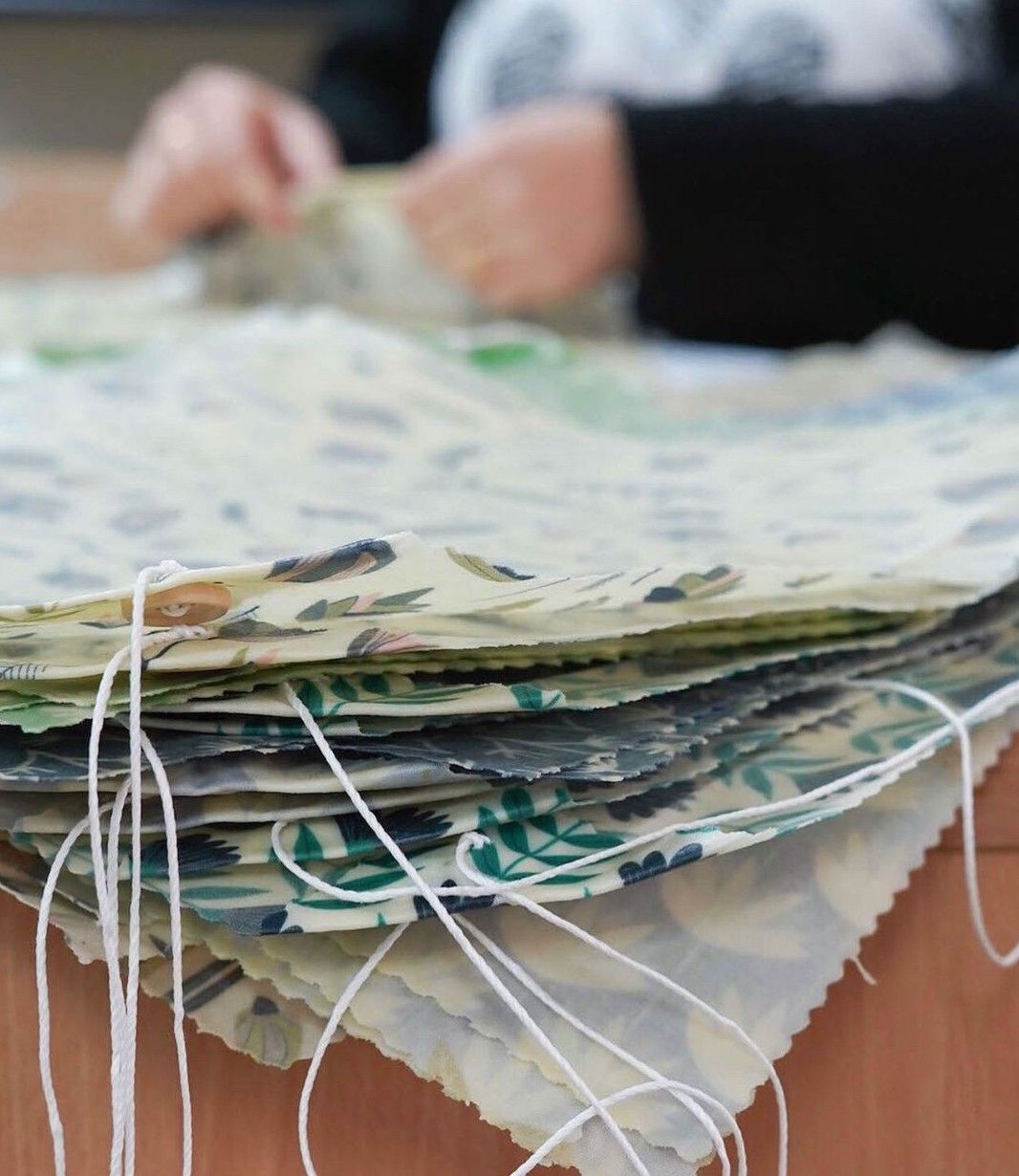 重ねられたミツロウラップ