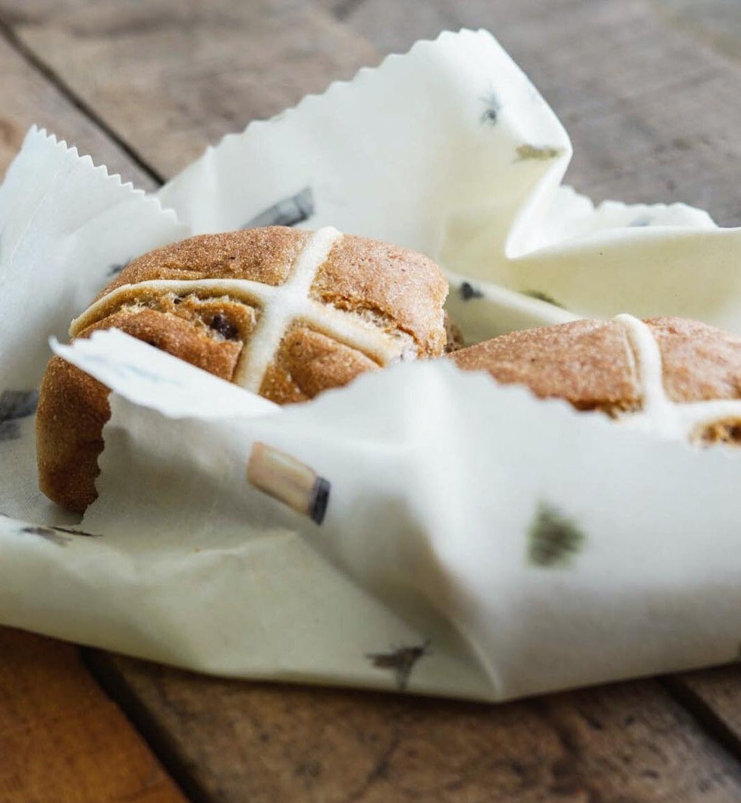 パンを包んだミツロウラップ