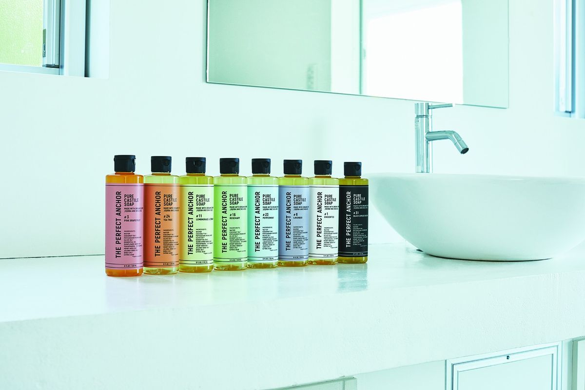 洗面台に並べられたザ・パーフェクトアンカー