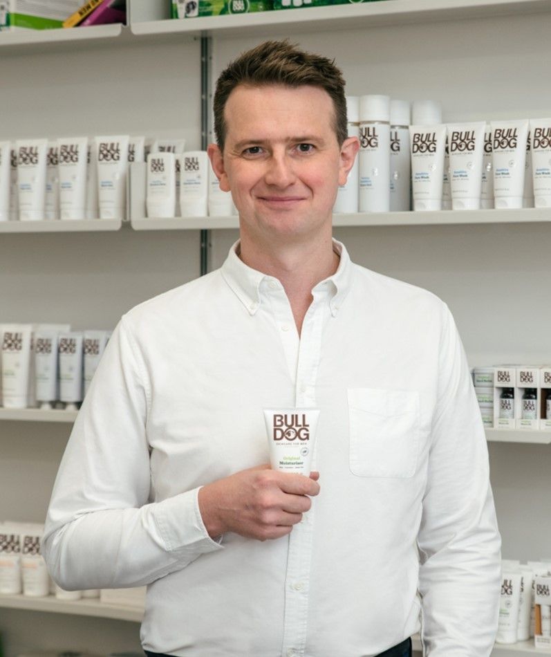 「ブルドッグ」ブランド創設者 サイモン・ダフィー