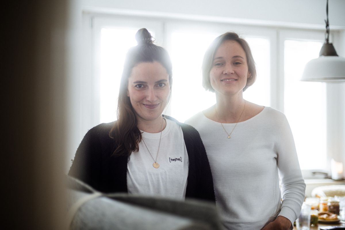 共同創立者 Anna (アナ・28)とSophie(ソフィー・27)