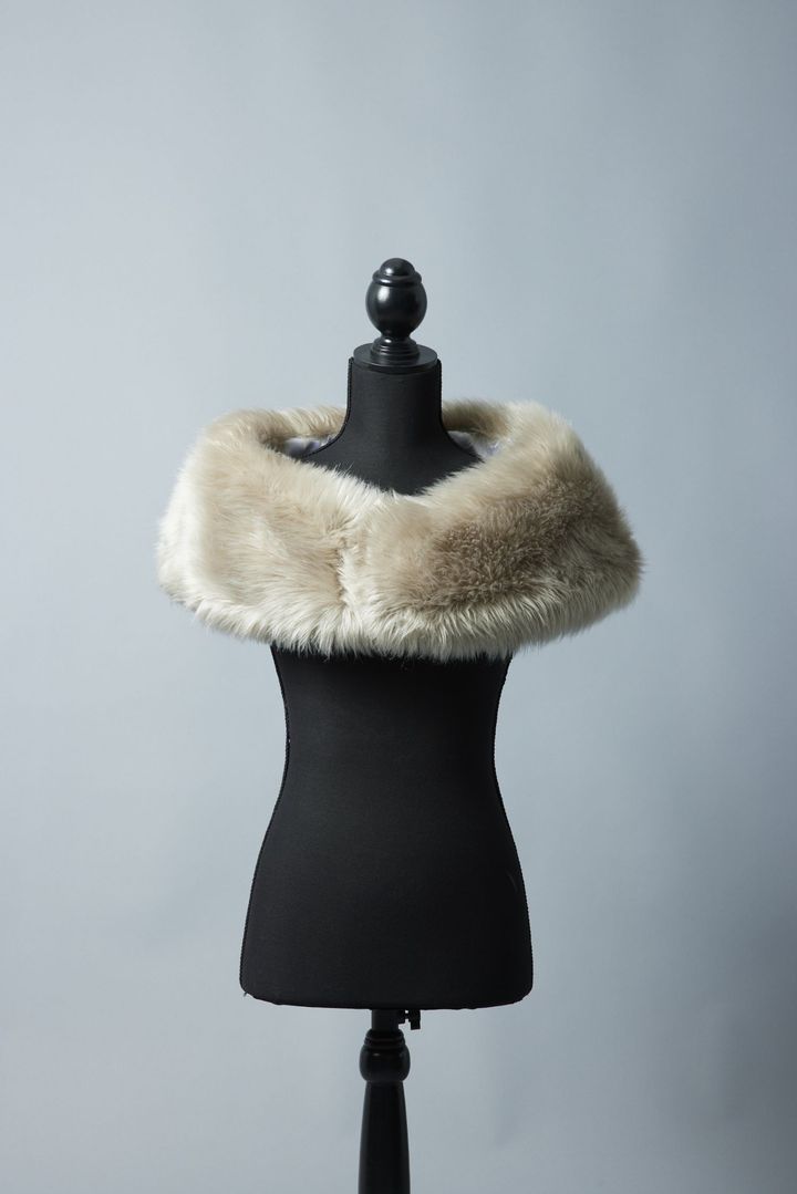 毛皮を使わないショール「エコファーショール」でアニマルウェルフェア