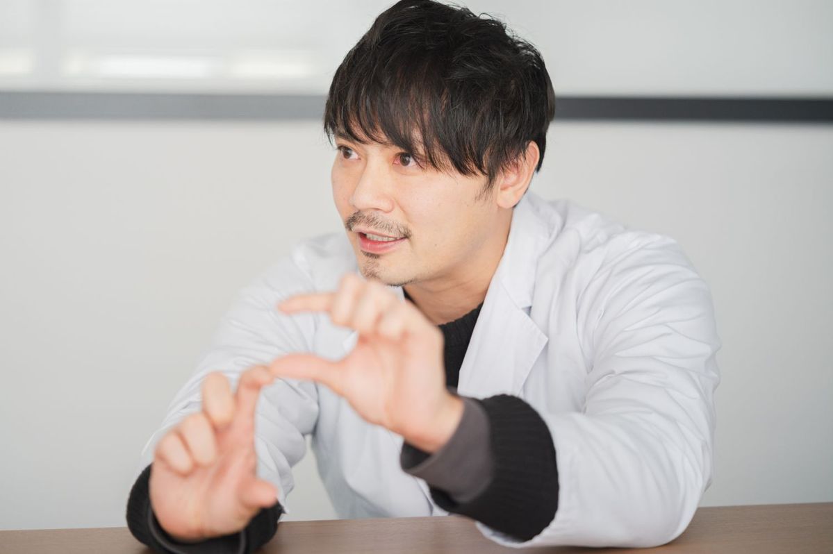 サキュレアクトのクリーム開発に携わる研究員