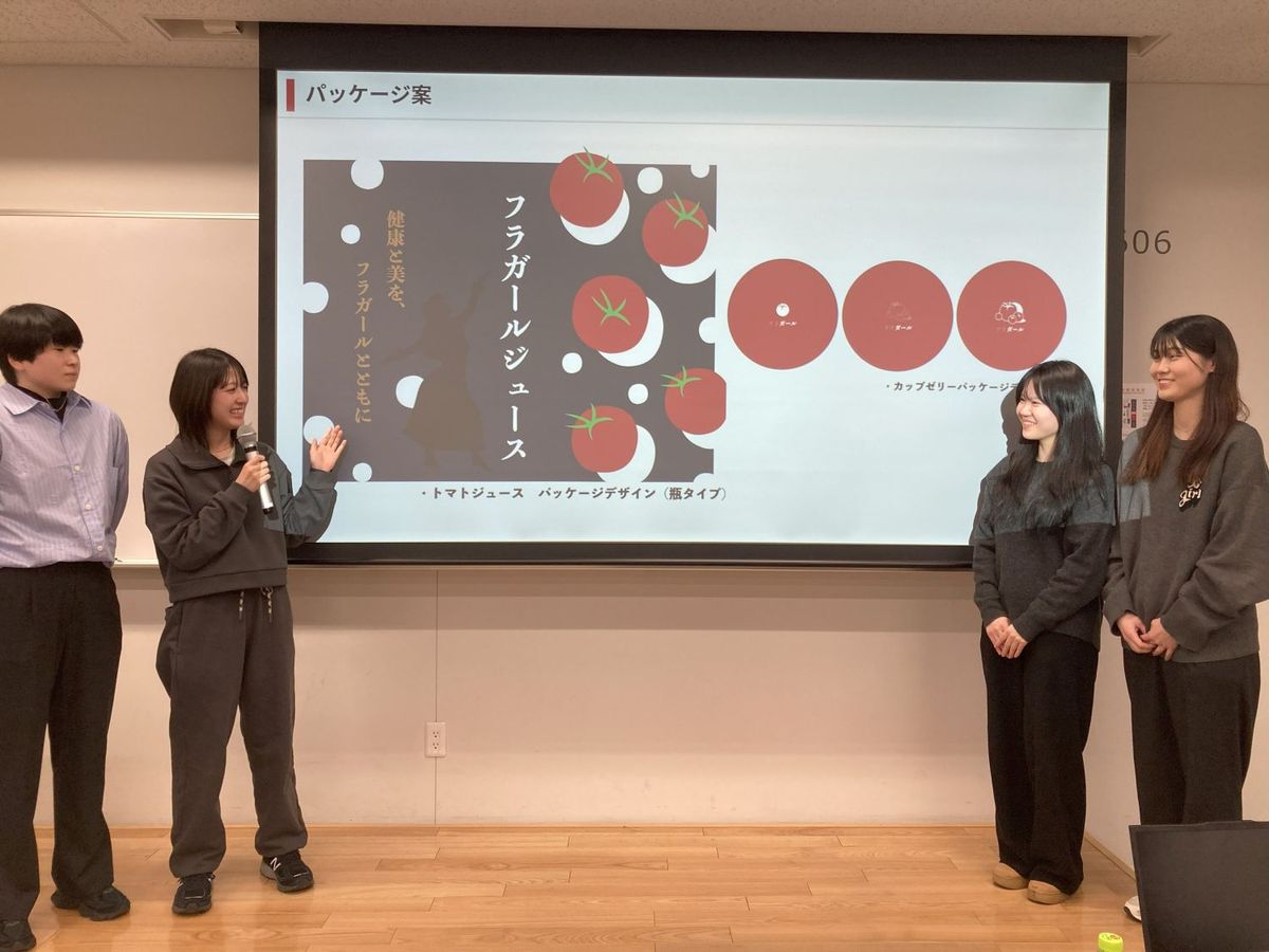 グループBの学生による発表の様子