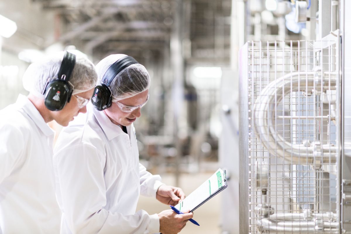 グラスフェッドの「フォンテラ」の品質検査の様子