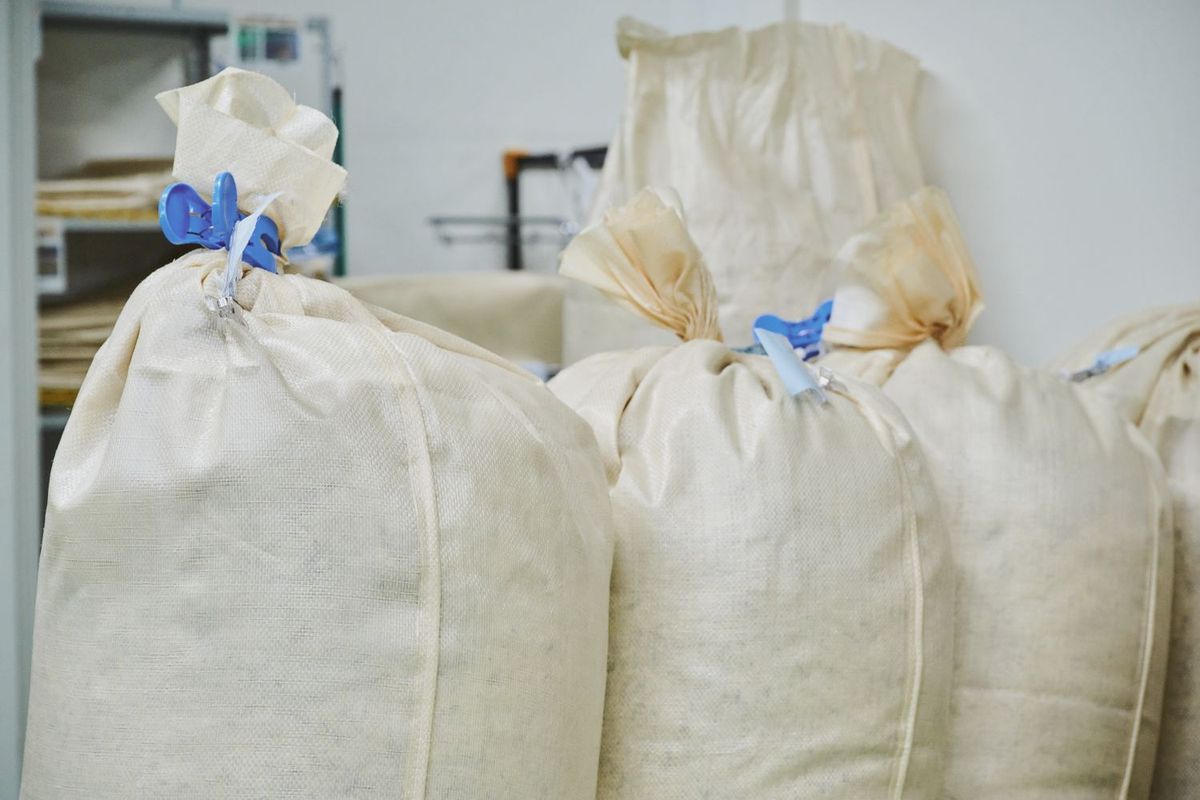 リサイクルして分離したダウン(ユニクロ)