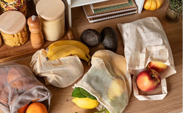 量り売りされている果物のイメージ写真