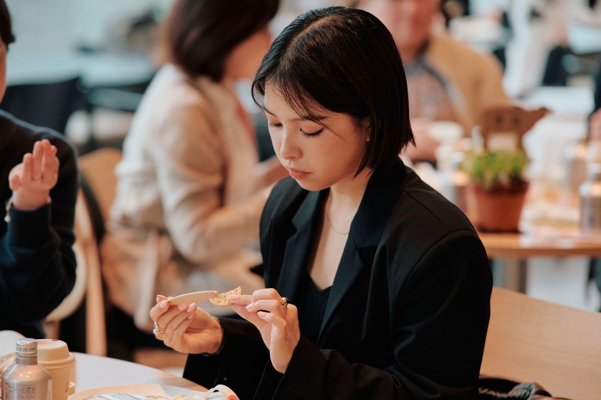 フォンテラ×ELEMINISTのイベント「グラスフェッドについて学ぶ」試食の様子
