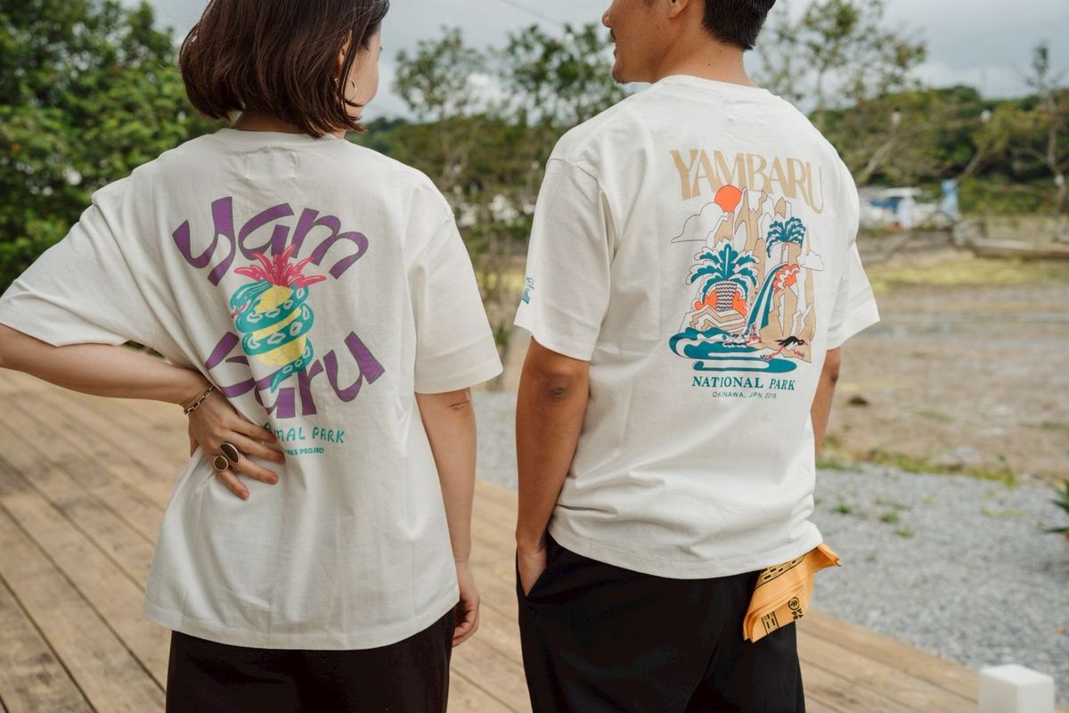 やんばるTシャツを着た男女の写真