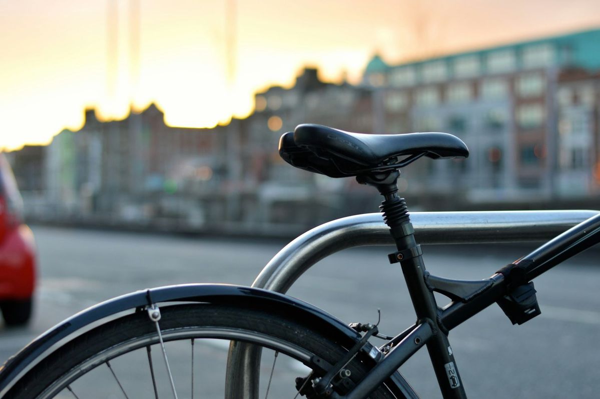 ヨーロッパの町にある自転車