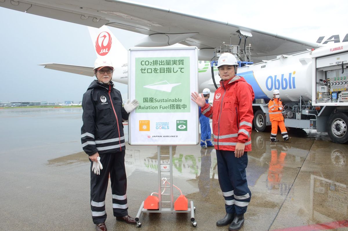 JALの「SAF(持続可能な航空燃料)搭載搭載中」のサイン