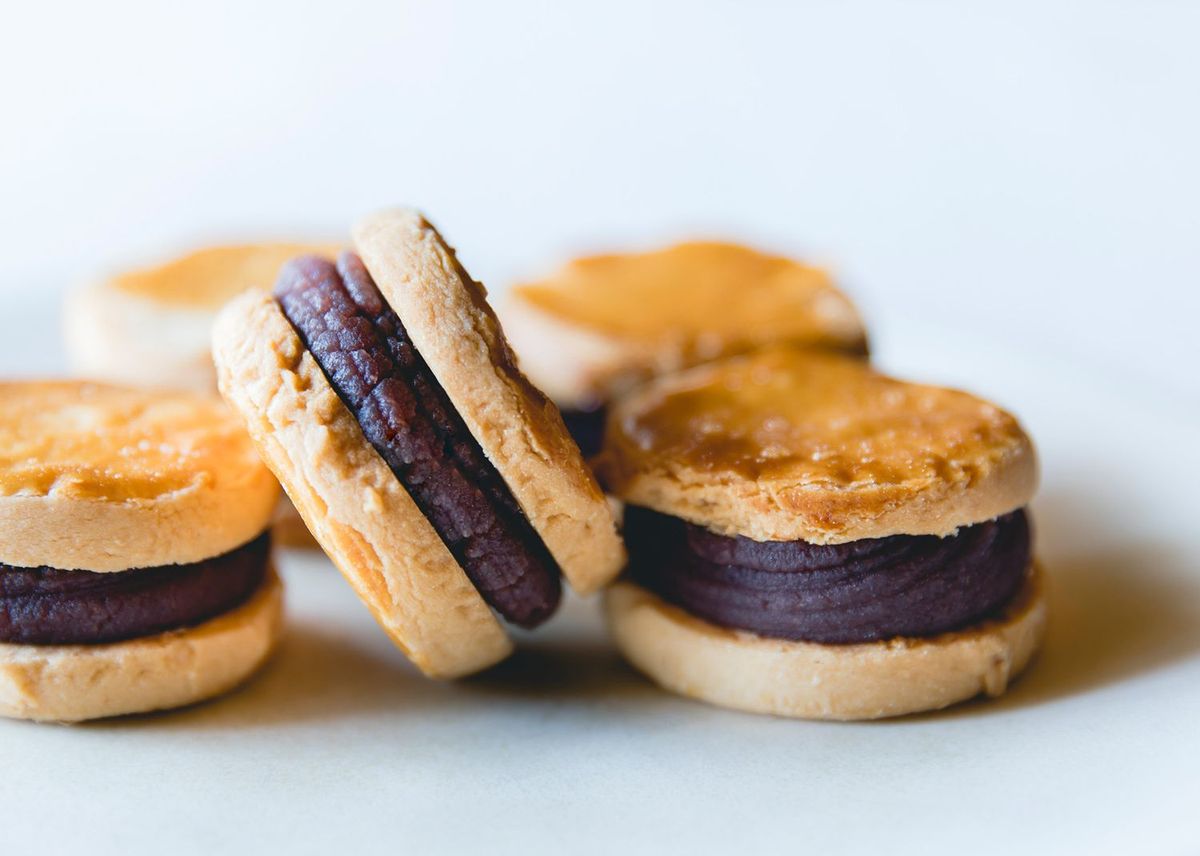 さっくりなめらか贅沢あんこサンドクッキー 商品写真