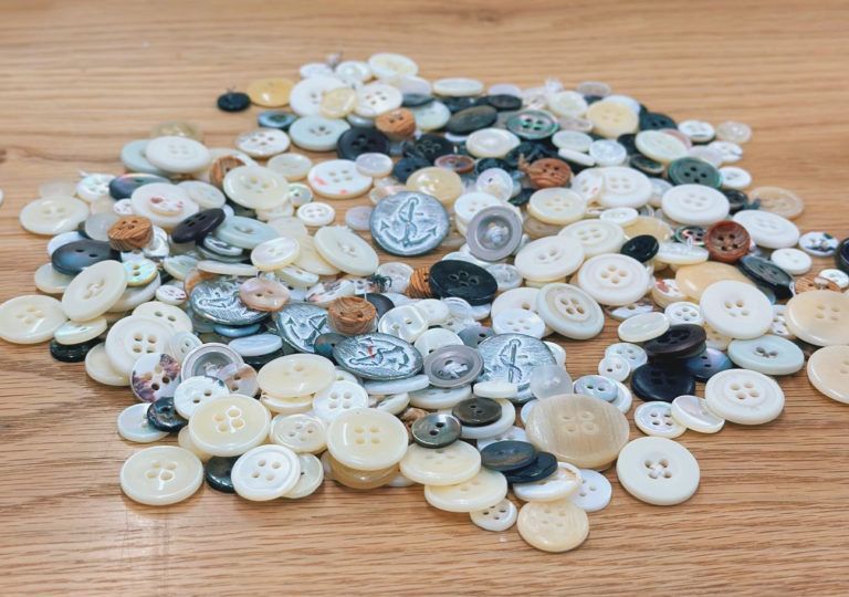 天然素材ボタンの写真