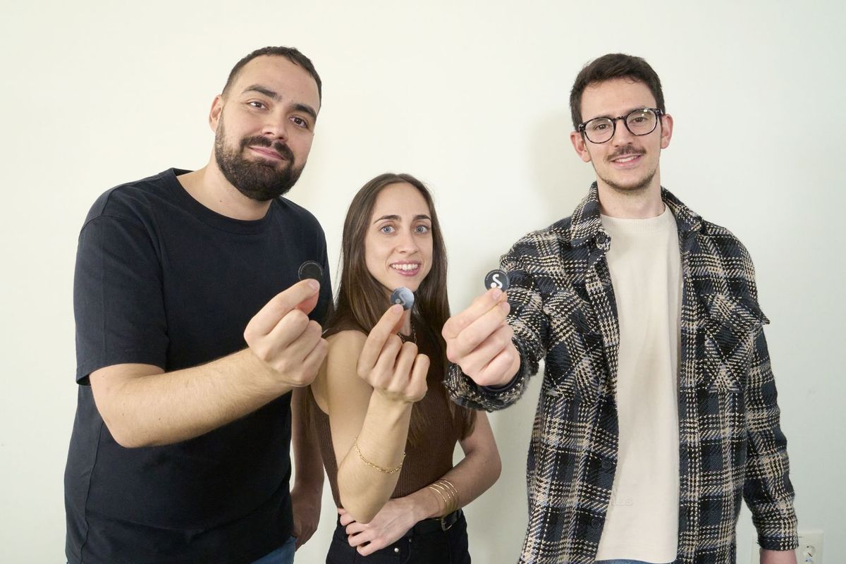 食品ロスを減らすスペイン発のスマートラベルを手にする3人の若手起業家