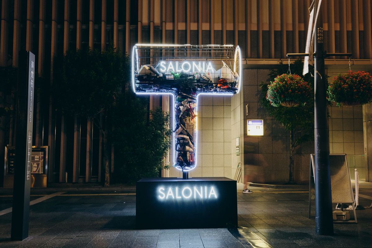 巨大ドライヤーオブジェの写真