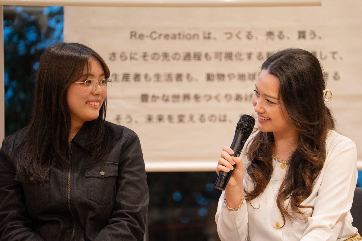 株式会社EDWINの細川氏と慶應義塾大学所属の学生、バーン杏雅愛さん