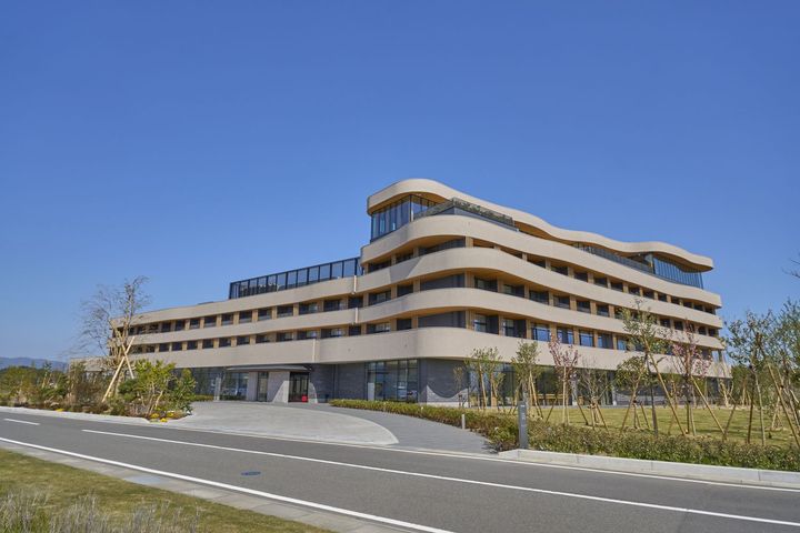 震災の陶片が繋ぐ記憶と再生 双葉町リトリート型ホテルにKAKERAの