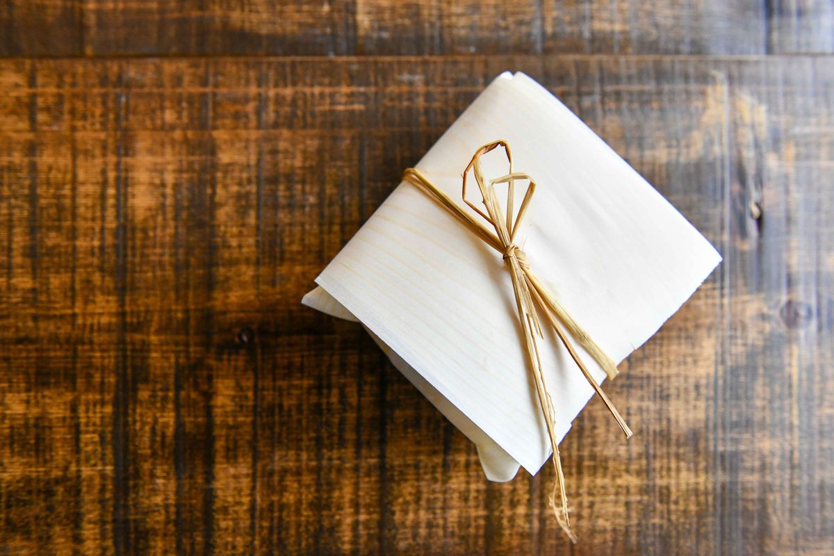 経木で包んだ様子