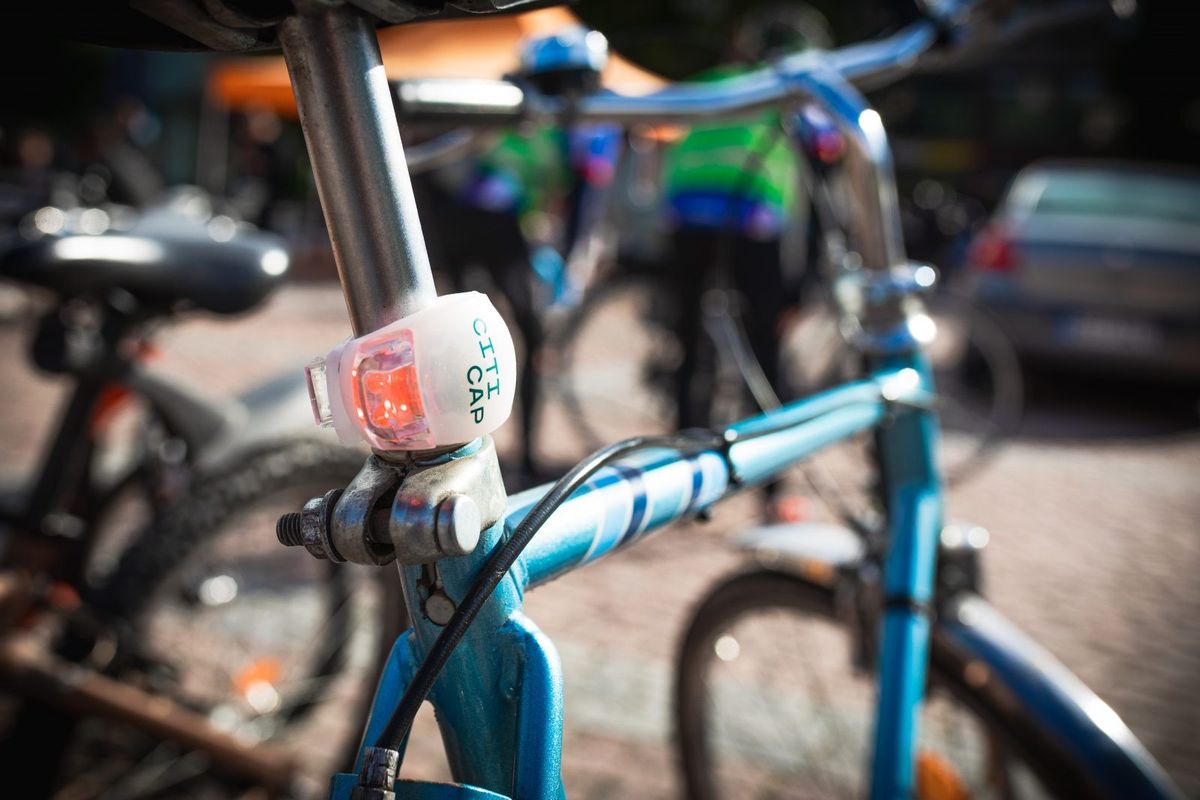 駐輪場に置かれた自転車