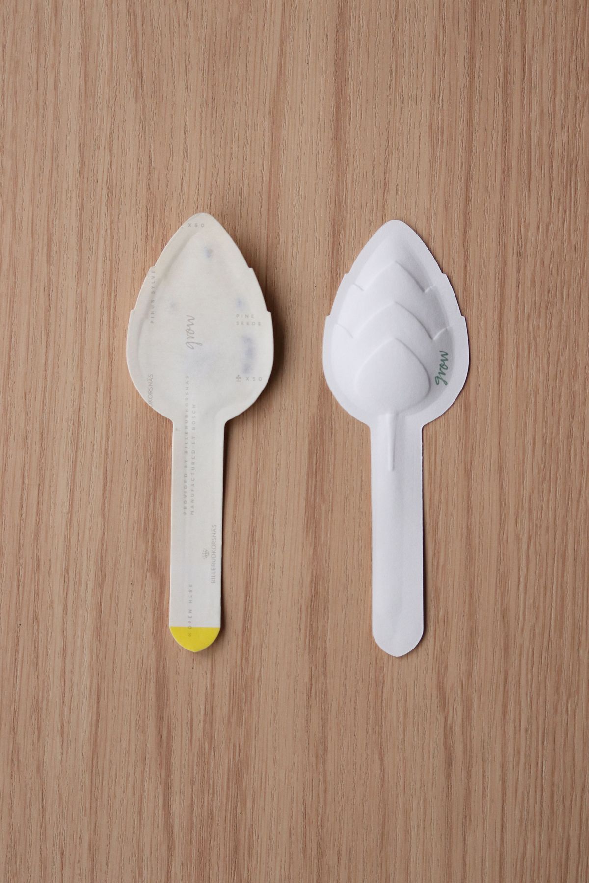 種子が入った紙容器