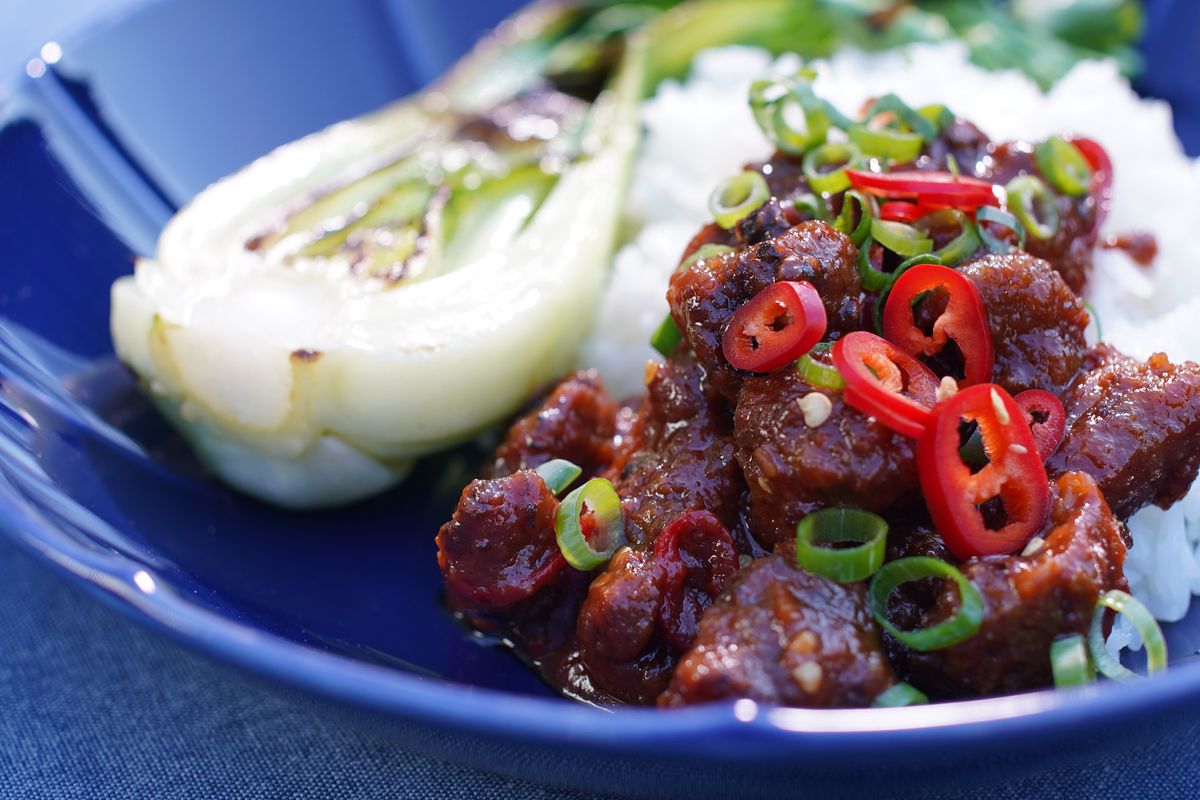 酢豚風プラントボール、ご飯とチンゲン菜を添えて