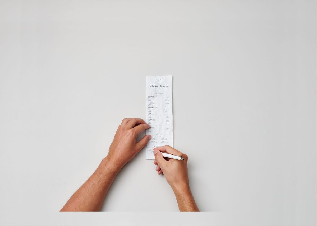The Impact Receiptに書き込む人