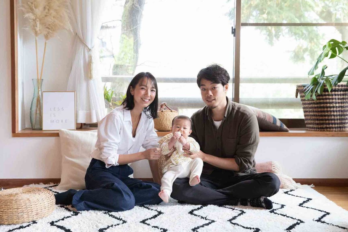 （左から）エリカさん、いつでもニコニコ笑顔の娘さん、圭祐さん