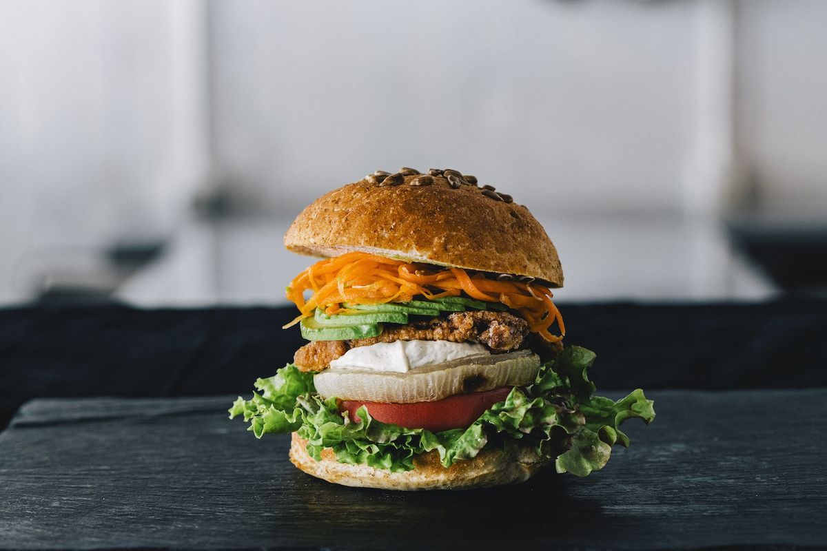 LAPAZのソイフィレ アボカド バーガー