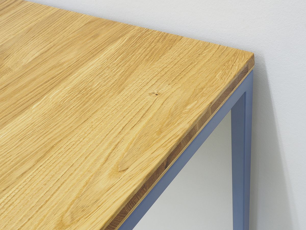 木製の机の一部