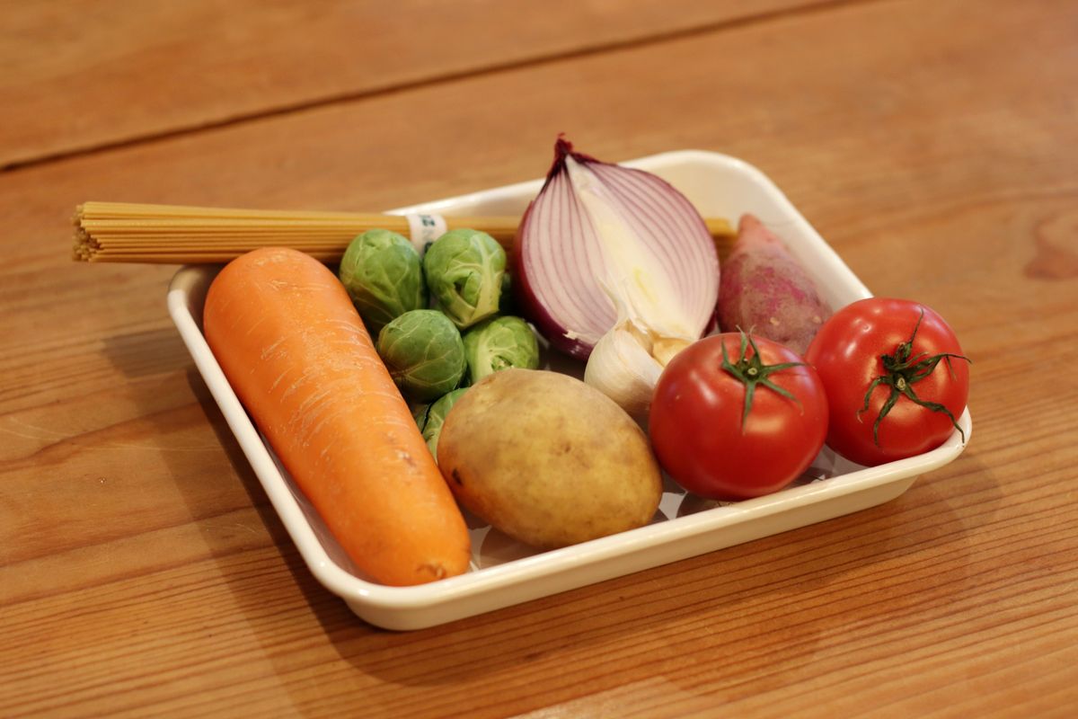 バットに入った、材料の野菜とZENB NOODLE