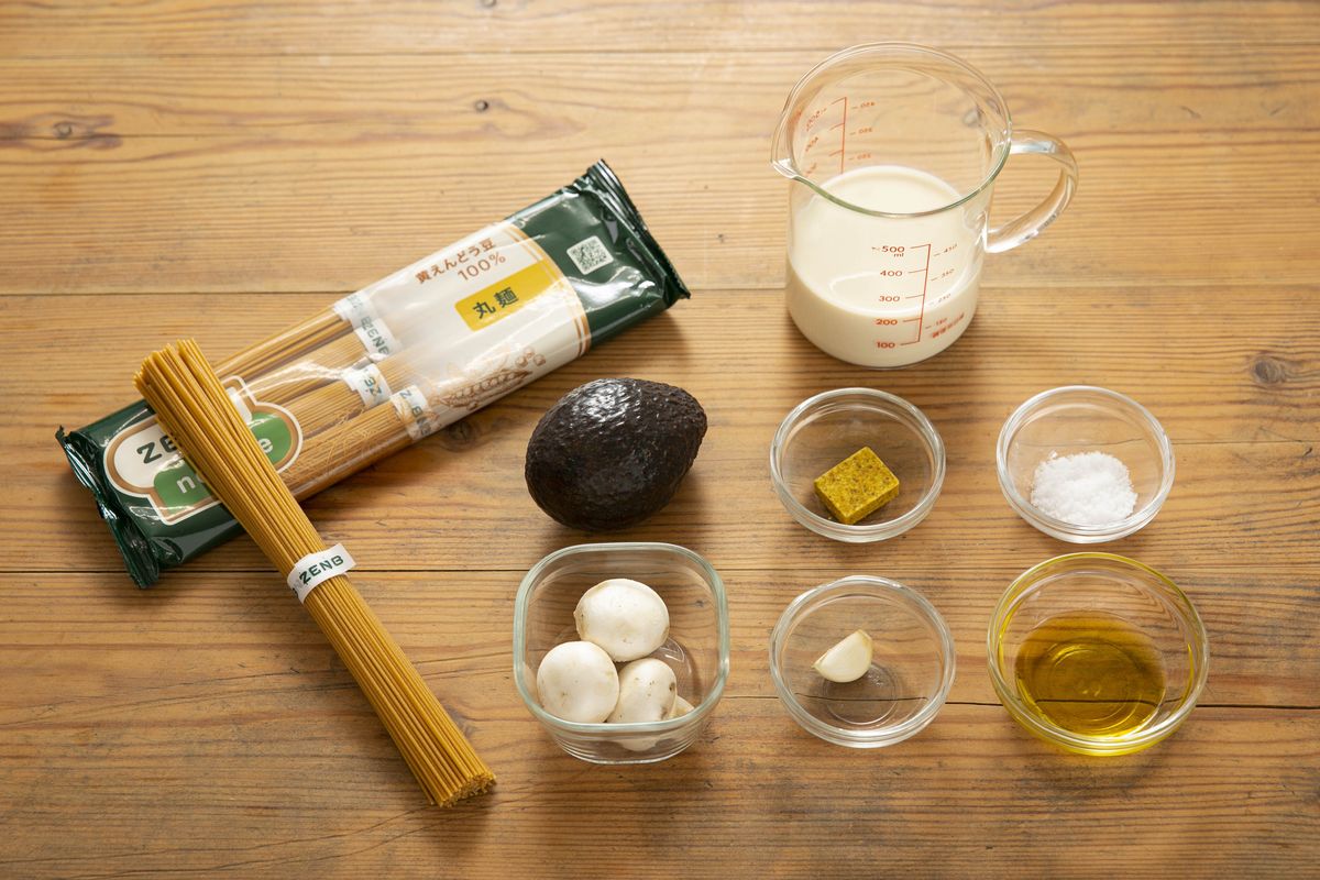 マッシュルームやアボカド、豆乳とZENB NOODLE