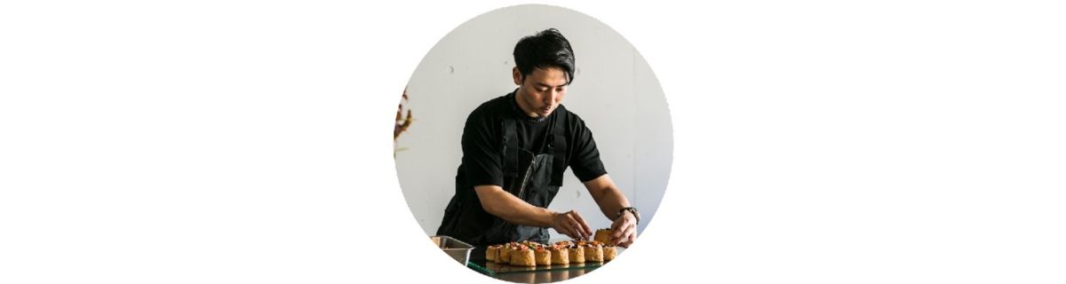 料理をする男性