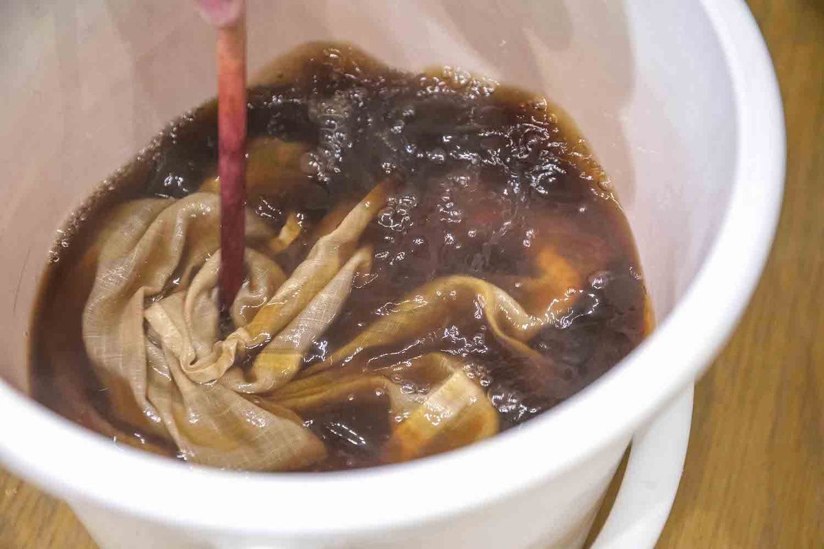 コーヒー染めをする様子②
